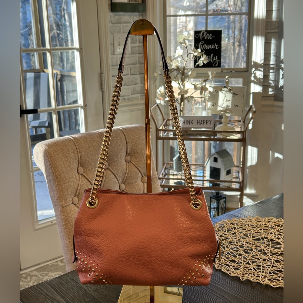 Michael Kors Blush pink Studded pebbled leather Shoulder Bag with chain handles. - Picture 2 of 16